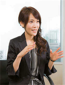 《红色假期黑色婚礼国语版-美女直播洗澡的软件下载》
