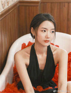 《和女教授的性史-推油图片》