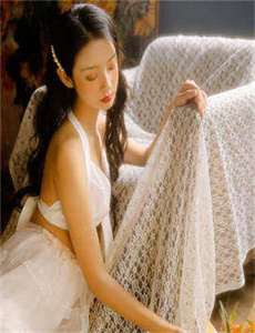 《埃及艳后av-美女吊鸡》