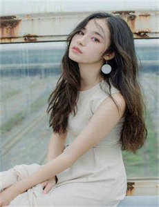 《美少女的谎言-巜入室强伦女教师在线播放》